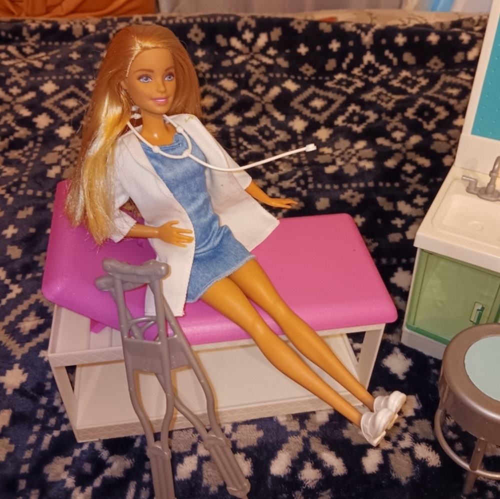 HUGE BARBIE DOLL DOCTOR PRENATAL NURSE BUNDLE - Picture 6 of 14